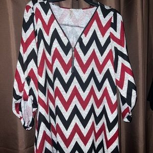Women’s size 1X- 3/4 length sleeve-brick red/black/light- chevron top